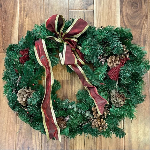 22” Artificial Classic Christmas Wreath With Burgundy And Gold Bow. - Picture 3 of 5